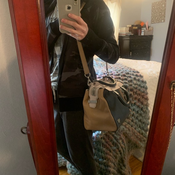 Givenchy HDG Calf Leather Shoulder Bag - Picture 10 of 11